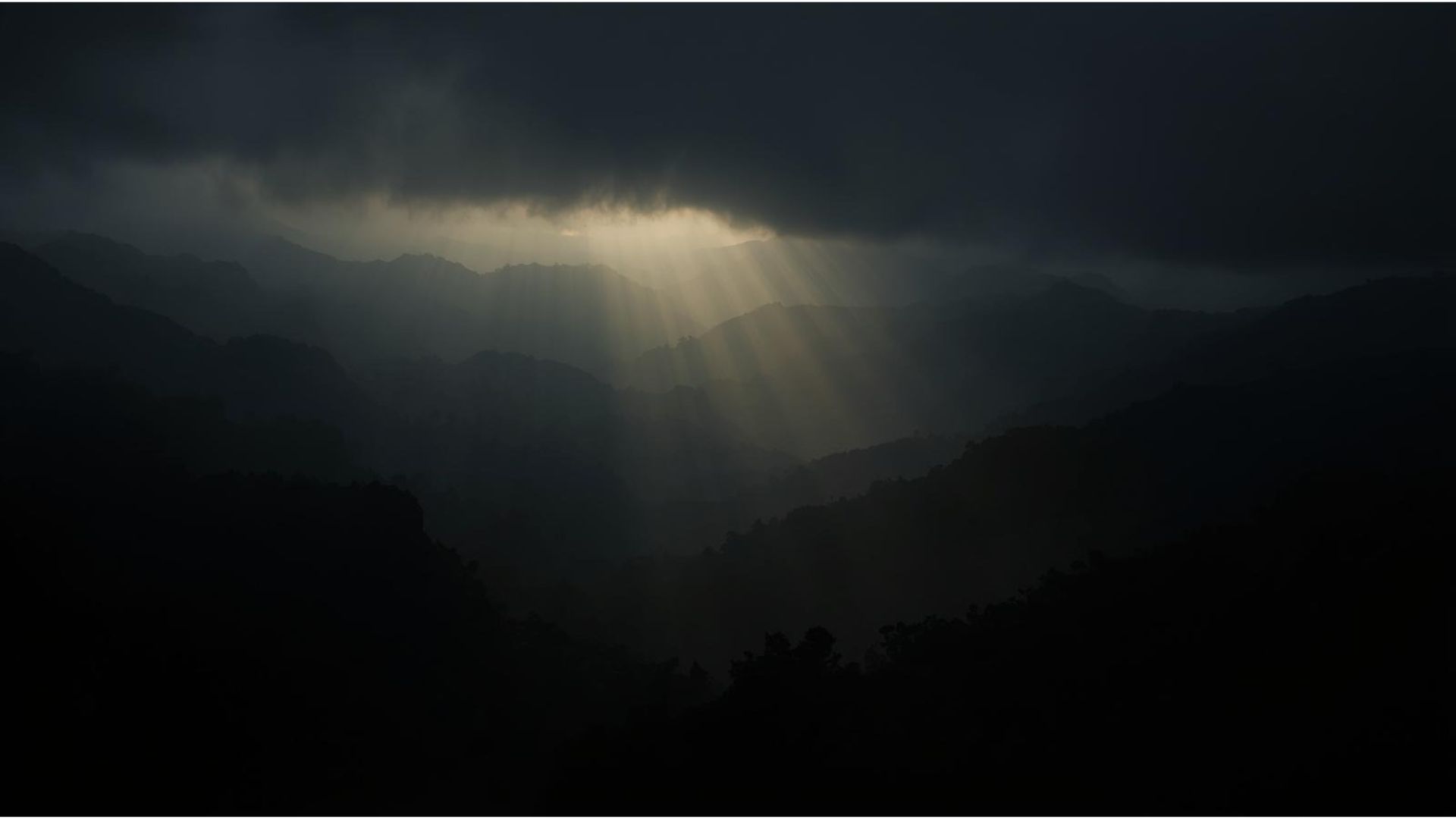 Light breaking through the cordillera